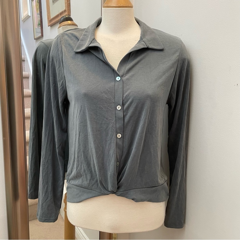 NWT grey collared Green Envelope model blend blouse size large.